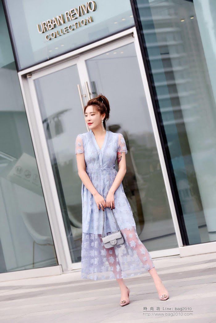 Chanel香奈兒 法國專櫃同步新款 2019新款 蕾絲鉤花 性感V領 X型收腰展擺 古典氣質 女連衣裙  xly1157